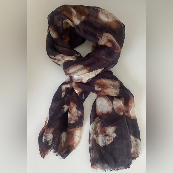 Vera Wang - Simply Vera - Abstract Floral Scarf - Picture 3 of 8